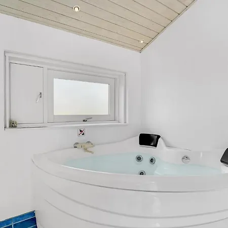 Beautiful In Bjert With Sauna Casa de Férias Binderup Strand