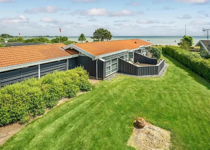 Hébergement de vacances Beautiful In Bjert With Sauna Binderup Strand